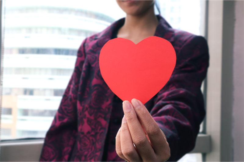 839 BM girl holding paper heart