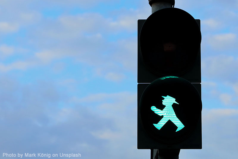 845 BM green pedestrian traffic light